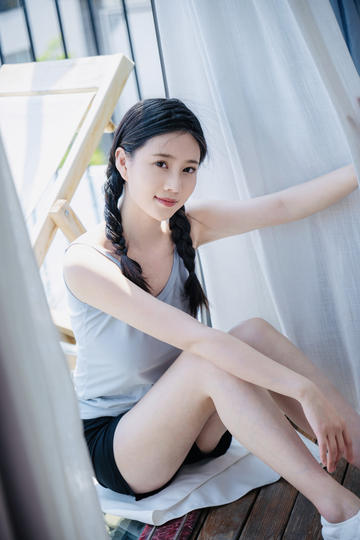 日本人妻边摸边吃奶边做免费
