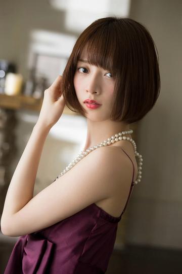 日本人妻边摸边吃奶边做免费